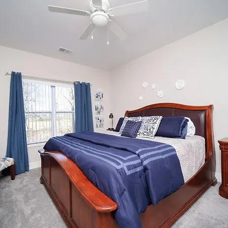 Main Floor Cozy 2 Bedroom Condo In Bettendorf